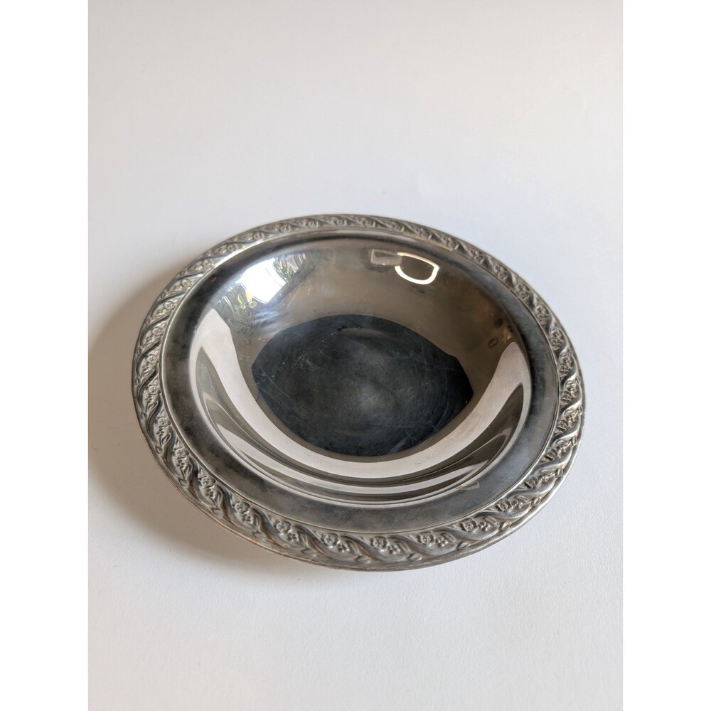 Vintage WM Rogers Silver Plated Round Candy Nut Trinket Dish Floral Border